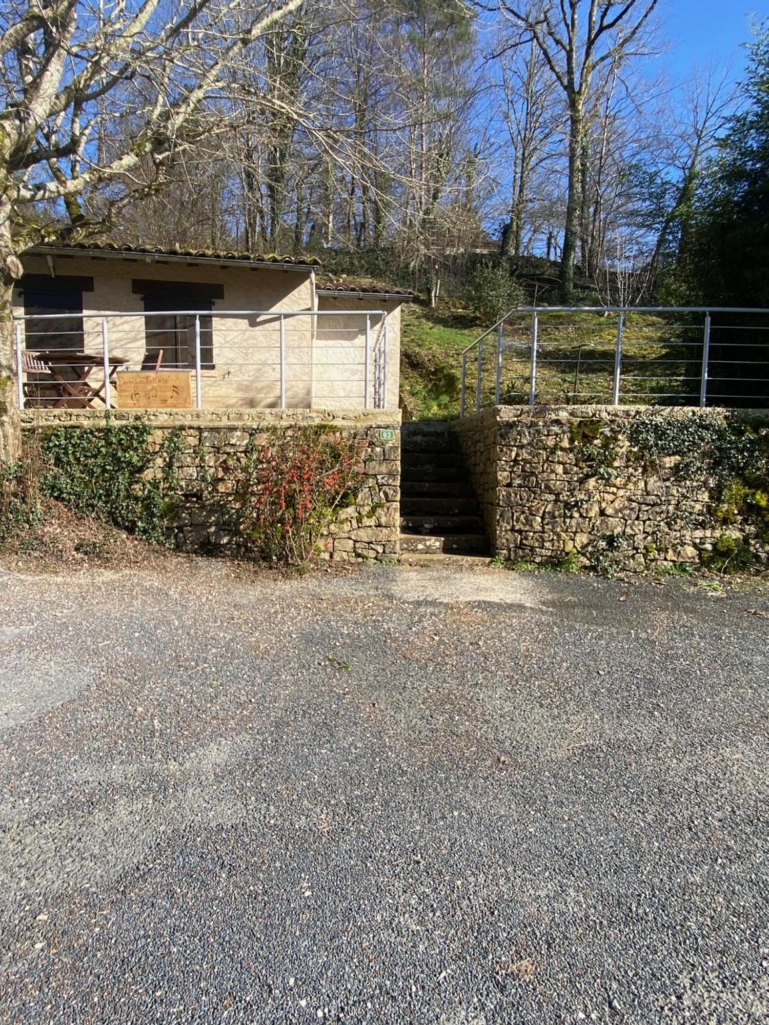 Domisiladore Latouille-Lentillac Luaran gambar